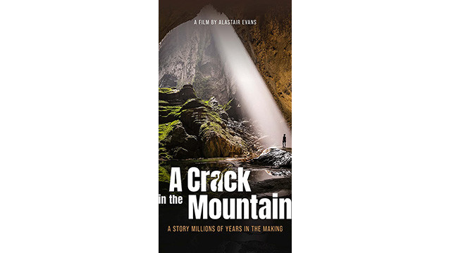 L'Affiche du film documentaire sur la grotte de Son Doong intitulé « Une fissure dans la montagne ». Photo:thoidai.com.vn