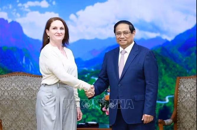 Le Premier ministre Pham Minh Chinh a reçu le 13 août à Hanoï l'ambassadrice de Nouvelle-Zélande Caroline Beresford venant le saluer à l'occasion de son mandat au Vietnam. Photo : VNA