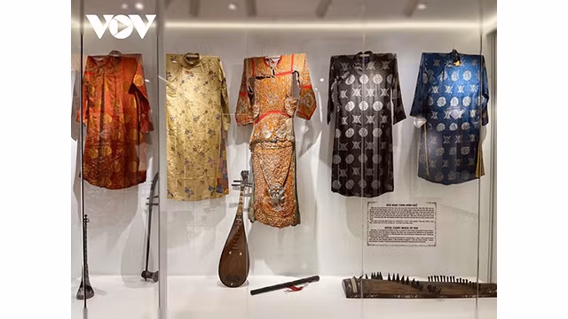 Des costumes d'artistes interprétant du "Nha nhac" (musique de cour) sous la dynastie des Nguyên. Photo : VOV.