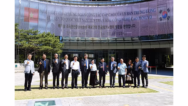La délégation du FPV visite la zone de technologie Pangyo. Photo : L'Association des hommes d'affaires et d'investissement Vietnam-République de Corée.