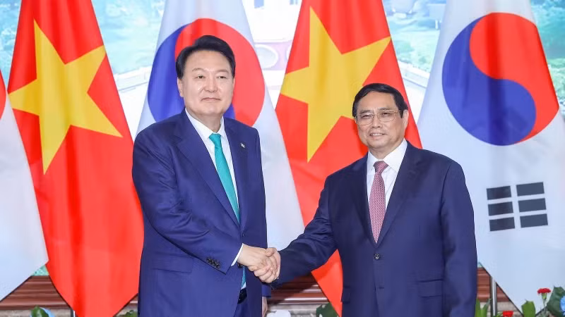 Le Premier ministre Pham Minh Chinh rencontre le Président sud-coréen Yoon Suk Yeol à l'occasion de sa visite d'État au Vietnam en juin 2023. Photo : VPG.