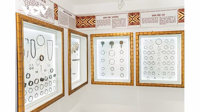 Des bijoux des ethnies du Tây Nguyên exposés au Musée des bijoux des ethnies du Vietnam. Photo : VOV.