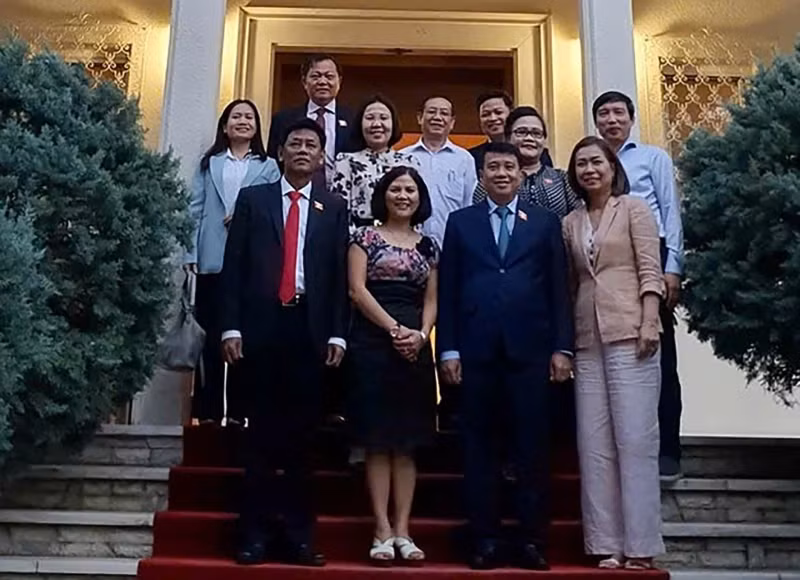 La délégations vietnamienne travaille avec l'ambassade du Vietnam en Grèce. Photo: baoquocte.vn