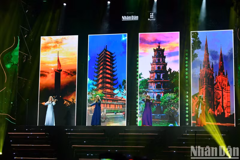 Les images de quatre tours emblématiques du Vietnam, quatre rivières célèbres et quatre paysages célèbres. Photo : nhandan.vn