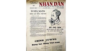 La première édition du Journal Nhân Dân.