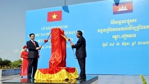 Depuis 2006, le Vietnam et le Cambodge ont déterminé 305 sites pour les bornes frontalières et ont implantées 292. Photo: CVN.