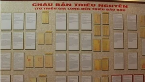 Les "châu ban" de la dynastie des Nguyên, des preuves de la souveraineté maritime du Vietnam, ont été présentés largement au public. Photo: Minh Duc/VNA/CVN.