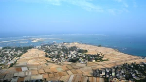 Le Vietnam compte 3.200 km de côtes et plus de 2.000 îles. Photo: Diêu Hà/NDEL.