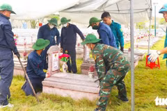 Exhumation de sépultures non identifiées au Cimetière des morts pour la Patrie de Nui Nai. (Photo : LE MINH)