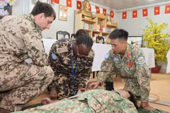 L’Hôpital de campagne vietnamien poursuit la formation aux premiers secours des observateurs militaires de l’ONU