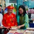 Le chercheur Nguyen Dinh Tu au stand de la Maison d'édition générale de Hô Chi Minh-Ville. Photo : NDEL.