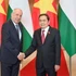 Le président de l'Assemblée nationale du Vietnam, Tran Thanh Man (à droite) et le président hongrois Sulyok Tamas, le 28 mai 2025, à Hanoï. Photo : NDEL.