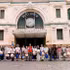 Les consuls généraux et les représentants des consulats étrangers à Hô Chi Minh-Ville à la Poste centrale. Photo : Service des Affaires étrangères de Hô Chi Minh-Ville.