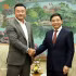 Le vice-Premier ministre Nguyen Van Thang (à droite) reçoit Ben Zhou, cofondateur et directeur général du groupe Bybit. Photo : VNA.