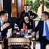 Le Premier ministre vietnamien Le Minh Hung rencontre son homologue thaïlandais Anutin Charnvirakul, en marge du 48e Sommet de l’ASEAN, le 8 mai. Photo : VNA.