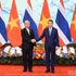 Le Premier ministre Le Minh Hung (à droite) et le président de l'Assemblée nationale du Royaume de Thaïlande, Sophon Zaram. Photo : Nhân Dân.