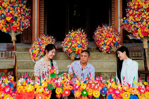 Au village des fleurs en papier de Thanh Tien à Hue. Photo : VGP.