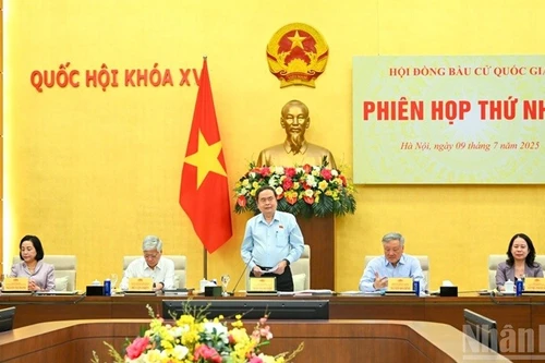 Le président de l'Assemblée nationale Tran Thanh Man à la première réunion du Conseil électoral national. Photo: Nhân Dân.