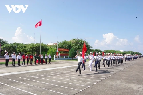 Les militaires et habitants de Truong Sa unis dans un même élan