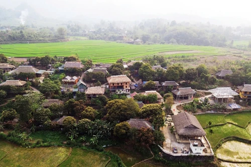 Hameau de Mo, perle du tourisme communautaire et de la culture Muong