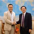 Le vice-Premier ministre Ho Quoc Dung (à droite) reçoit le professeur et docteur ès sciences Nguyên Van Tâm, directeur du département d'informatique, des données et de l'intelligence artificielle de l'Institut polytechnique de Paris (IP Paris). Photo : VGP. 