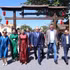 Le Premier ministre polonais Donald Tusk (centre) visite des sites historiques et culturels dans la vieille ville de Hôi An, le 24 octobre. Photo : VNA. 