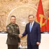 Le SG du PCV et président de la République To Lam (droite) et le général Tea Seiha, membre du Comité permanent du Parti du peuple cambodgien (PPC), vice-Premier ministre et ministre cambodgien de la Défense. Photo : VNA.