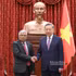 Le secrétaire général du Parti et président de la République, To Lam (droite), reçoit l’ambassadeur du Bangladesh Mohammad Lutfor Rahman, en fin de mission. Photo: NDEL