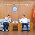 Le président de l'UOAV, Phan Anh Son (à droite), reçoit Zhang Qiang, chef du département du travail du Front uni du Comité municipal du Parti de Yan'an (Chine), à ​​Hanoï, en mars 2026. Photo : thoidai.