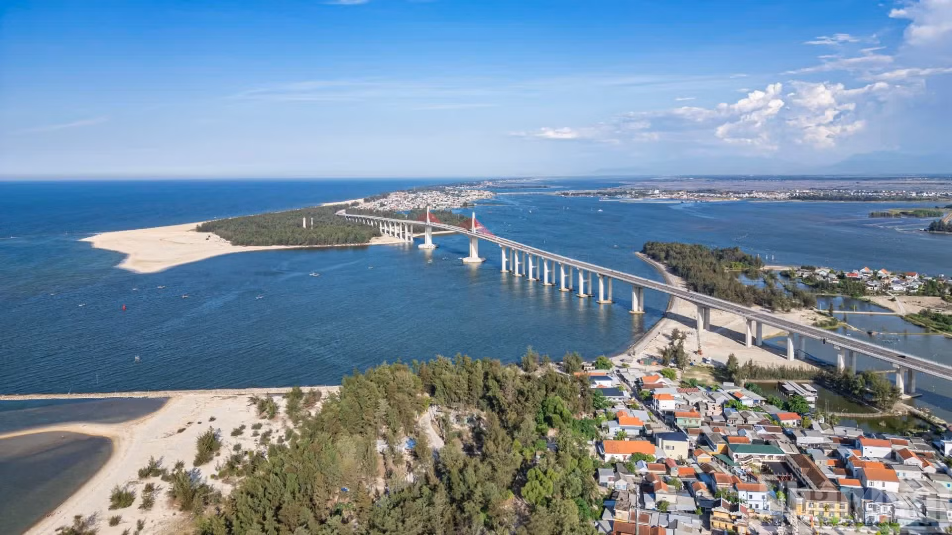 Le pont constitue une nouvelle « fierté » pour les habitants de Hue. Photo: nhandan.vn