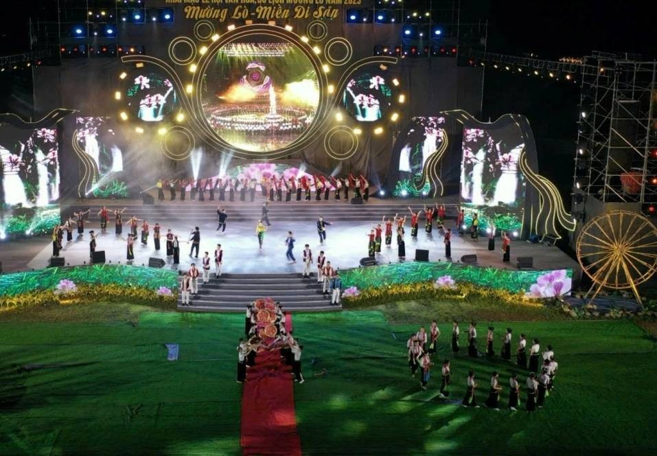 Le Xòe thaï est présenté lors des festivals à Muong Lo. Photo : VOV.