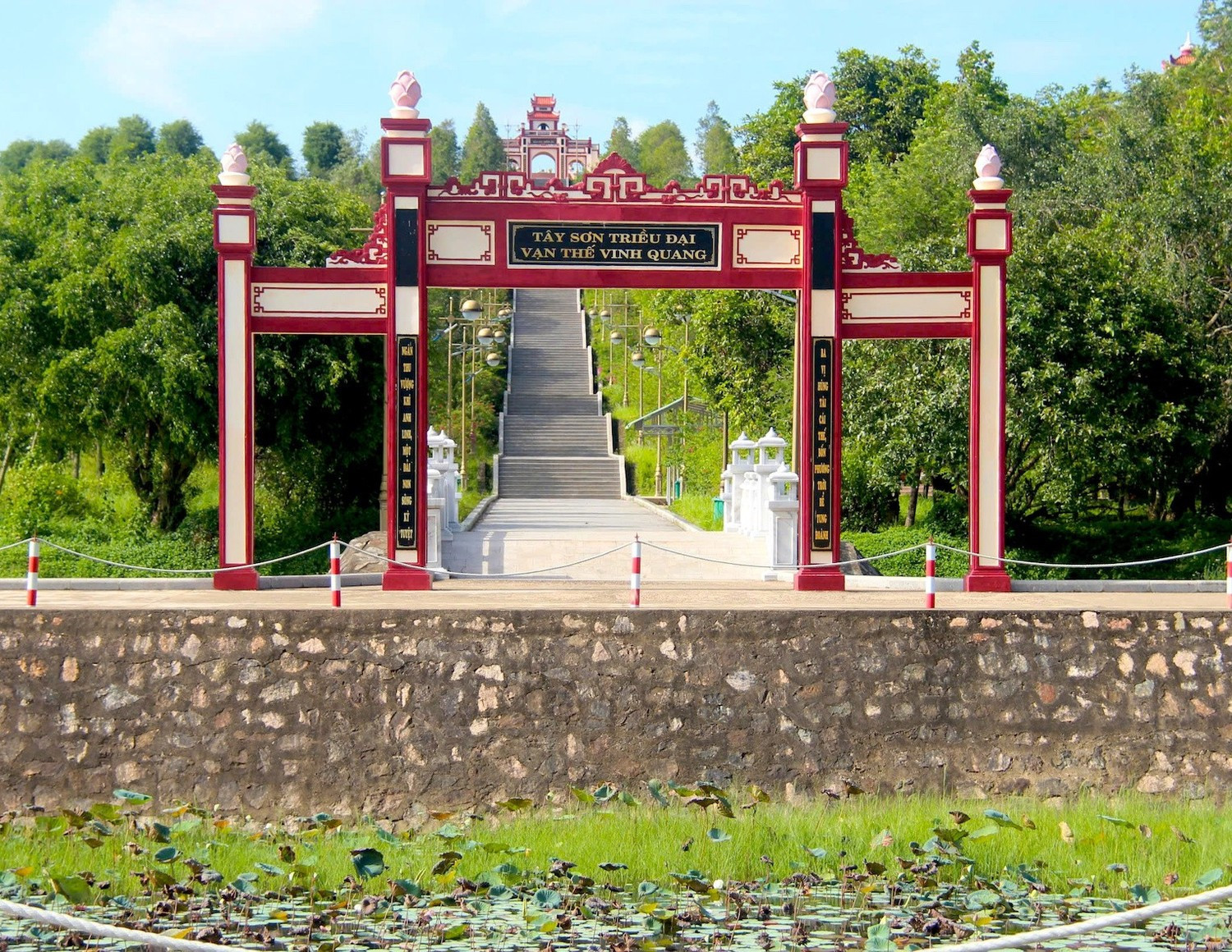 L'« Autel du Ciel et de la Terre » sur le mont An Son. Photo : tienphong.vn