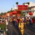 Des milliers de personnes rassemblées à Cho Lon pour assister au défilé du Têt Nguyên Tiêu