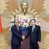 Le président de l’Assemblée nationale Trân Thanh Mân (droite) et le procureur général de Malaisie, Tan Sri Mohd Dusuki Mokhtar. Photo: VNA 