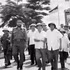 Le président cubain Fidel Castro et le Premier ministre vietnamien Pham Van Dong visitent la ville de Dong Ha en 1973. Photo : archives de la VNA. 