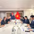 Lors de l'entretien entre le ministre vietnamien de l’Industrie et du Commerce, Lê Manh Hung et le ministre néo-zélandais du Commerce et de l’Investissement, Todd McClay. Photo : VNA. 