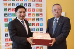 Le vice-Premier ministre Nguyen Van Thang (à gauche) et le secrétaire général adjoint des Nations Unies, Li Junhua, lors de leur rencontre. Photo : VNA.