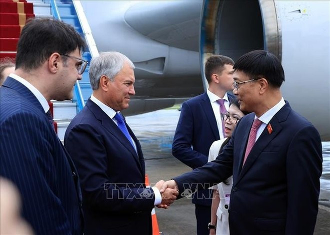 Le président de la Douma d’État de Russie arrive à Hanoï pour une visite officielle au Vietnam. Photo : VNA. uuid693a513c-8080-4dd8-bde5-479683f2fbd9code001library1type1mode1loctruecaptrue.jpg