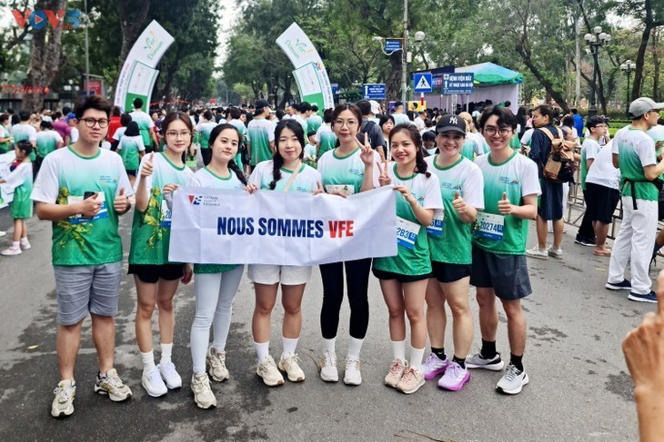 ..., qui a attiré un grand nombre de participants issus de la communauté francophone, des ambassades, des établissements d’enseignement, ainsi que des organisations et entreprises.