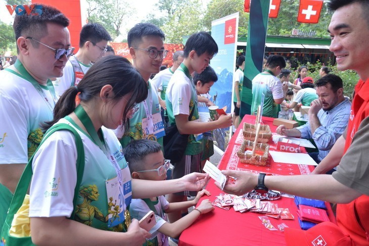 Des activités ludiques et éducatives étaient proposées, notamment des quiz avec récompenses portant sur des personnalités, l’histoire et la culture de la Francophonie.