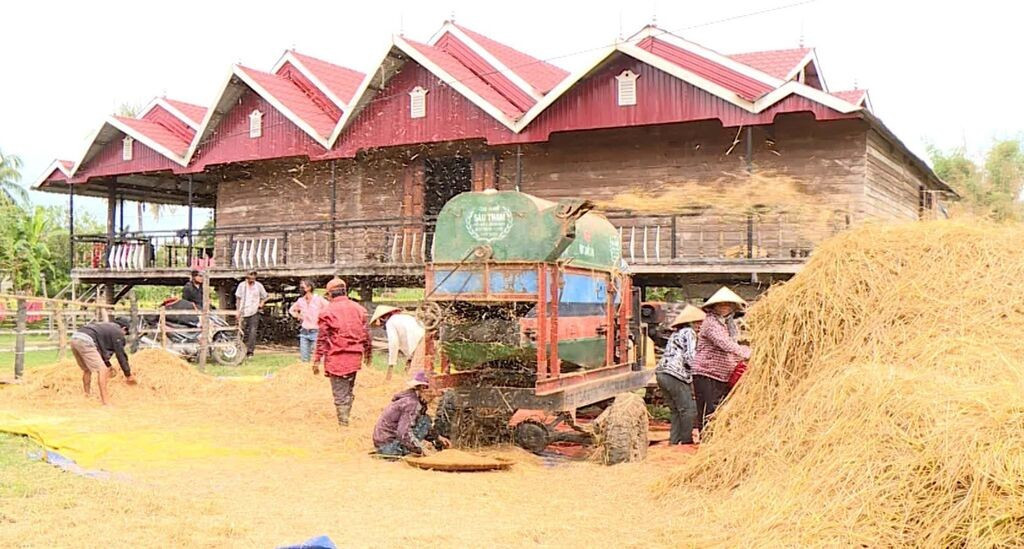 En cinq ans, le taux de pauvreté dans les zones montagneuses et régions peuplées de minorités ethniques a connu une baisse de 3,4 points, dépassant l’objectif initial.Photo : VNA. En cinq ans, le taux de pauvreté dans les zones montagneuses et régions peuplées de minorités ethniques a connu une baisse de 3,4 points, dépassant l’objectif initial.Photo : VNA.