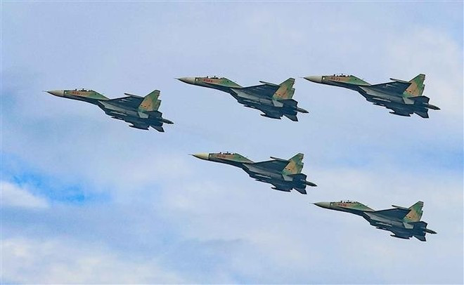 Les chasseurs Su-30MK2, fierté et pilier de la défense aérienne populaire vietnamienne. Photo : VNA. Les chasseurs Su-30MK2, fierté et pilier de la défense aérienne populaire vietnamienne. Photo : VNA.