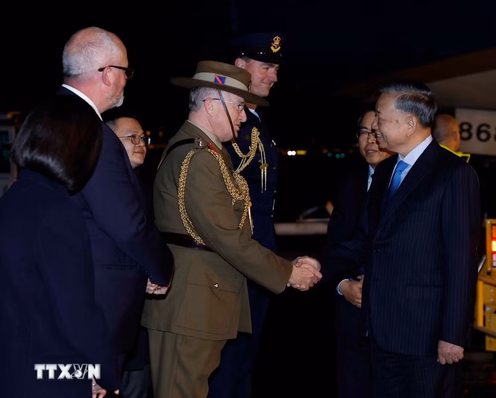 Le dirigeant To Lam arrive à l’aéroport international Kingsford Smith de Sydney, entamant une visite d’État en Australie du 9 au 12 août. Photo : VNA.