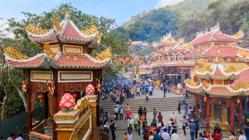 Le Festival printanier du mont Ba Den (la Dame noire). Photo : tapchihuongsac.