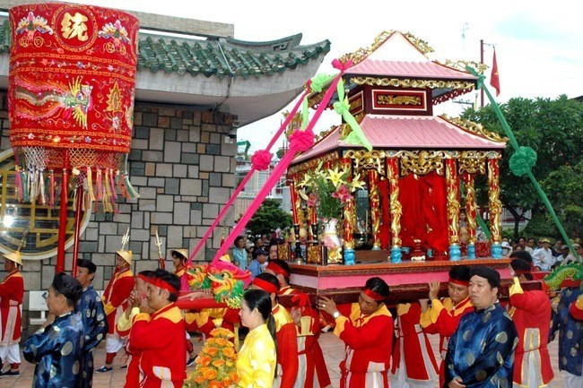 Le festival de la déesse Bà Chua Xu au Mont Sam à An Giang. Photo: tapchihuongsac.