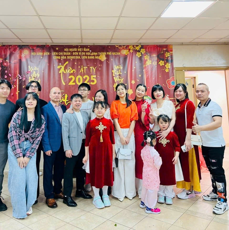 La famille de Ngo Cong participe à un événement de la communauté des Vietnamiens à Kazan à l'occasion du Têt traditionnel du Vietnam 2025. la-famille-de-ngo-cong-participe-a-un-evenement-de-la-communaute-des-vietnamiens-a-kazan-a-loccasion-du-tet-traditionnel-du-vietnam-2025.jpg