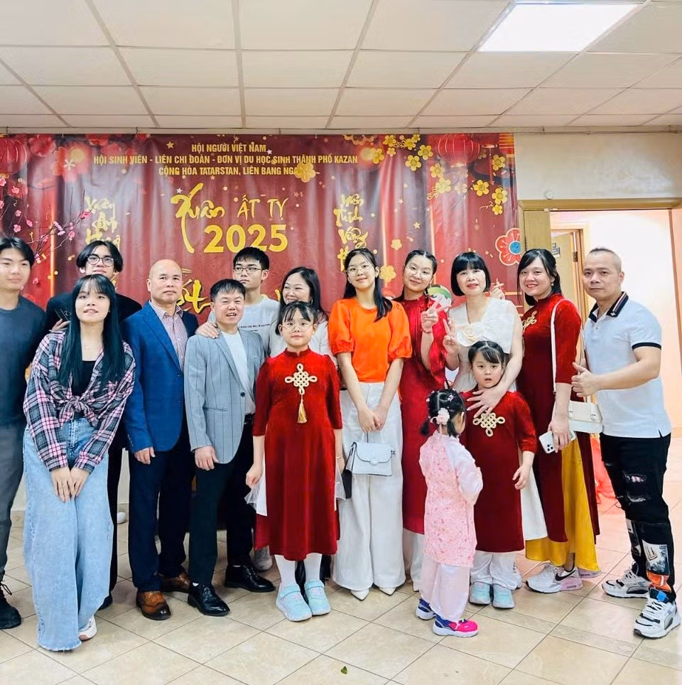 la-famille-de-ngo-cong-participe-a-un-evenement-de-la-communaute-des-vietnamiens-a-kazan-a-loccasion-du-tet-traditionnel-du-vietnam-2025.jpg