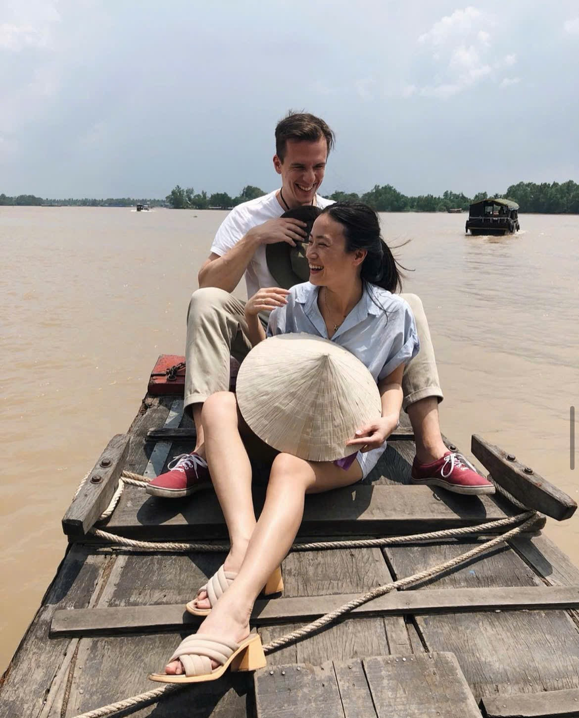 Thai Ngoc et son mari lors d'un voyage à Ben Tre en 2025. thai-ngoc-et-son-mari-lors-dun-voyage-a-ben-tre-en-2025.jpg