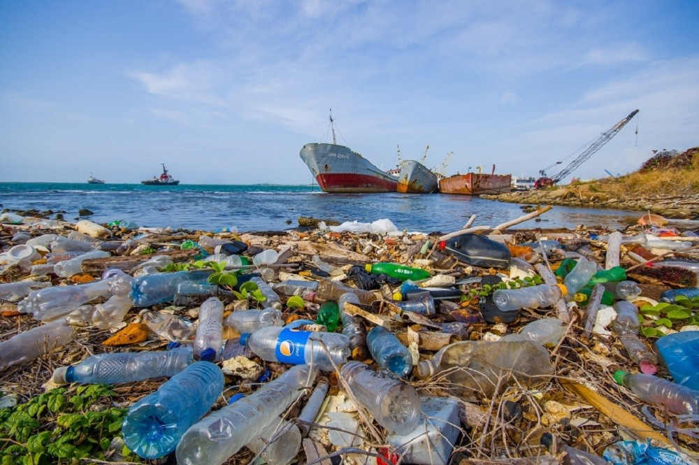 Selon le PNUE, sans mesures efficaces, les rejets de plastique dans l’environnement pourraient augmenter de 50 % d’ici 2040. Photo : baomoitruong. rac-thai-tapchimoiotruong.jpg