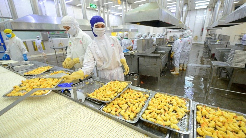 Les crevettes panées du Vietnam sont bien prisées sur de nombreux débouchés. Photo : congthuong. tom-che-bien-congthuong.jpg